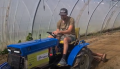 Première sortie au travail par Fabrice à la ferme des grenouilles de Villeneuve Loubet : Sous serre sans gaz d’échappement